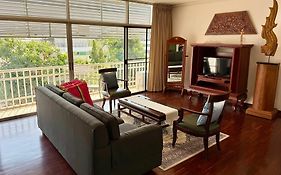 Samsen Suites Spacious 2Br Contemporary Thai Style